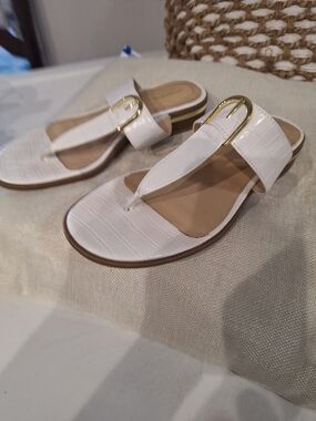 Liz Claiborne White Croc-Embossed Thong Sandals with Gold Buckle